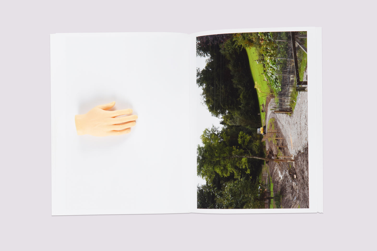 Materialien (E)/Peter Piller published by Nieves